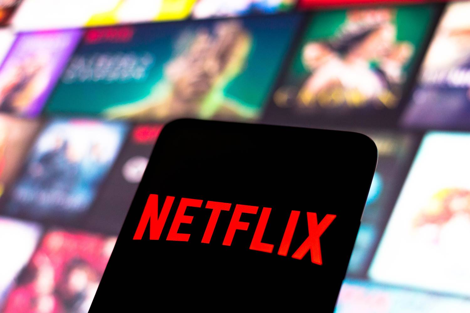 Netflix anuncia cobrança extra por compartilhamento de senhas no Brasil -  Belém.com.br