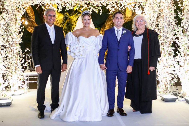Chuva de arroz - Alegria e animação dão a tônica do casamento de Rebeca Costa e Tamer Sancho no Pipo Restaurante