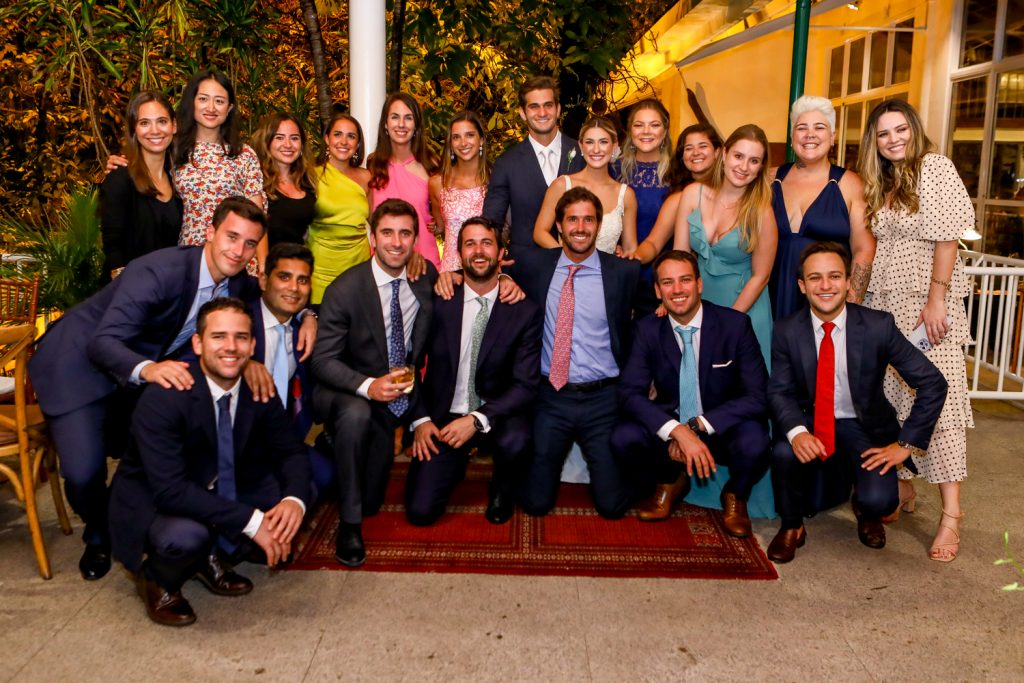 Ravi E Bruna Com Amigos (1)