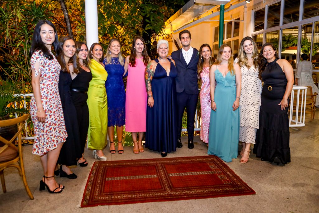 Ravi E Bruna Com Amigos (2)