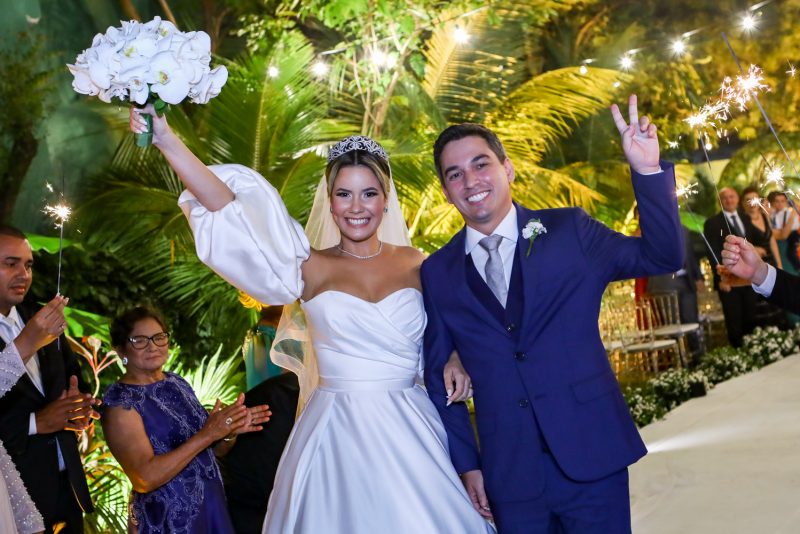 Chuva de arroz - Alegria e animação dão a tônica do casamento de Rebeca Costa e Tamer Sancho no Pipo Restaurante