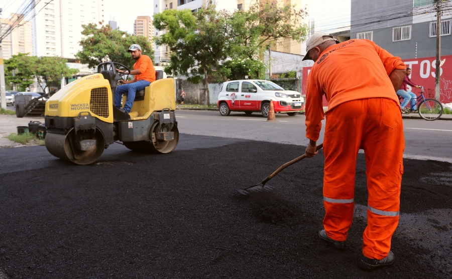 Prefeitura de Fortaleza intensifica a ação de recuperação asfáltica das vias públicas