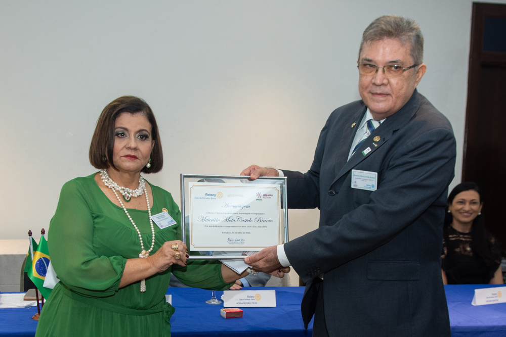 Em noite de premiação, Regina Dall’Olio toma posse na presidência do Rotary Barra