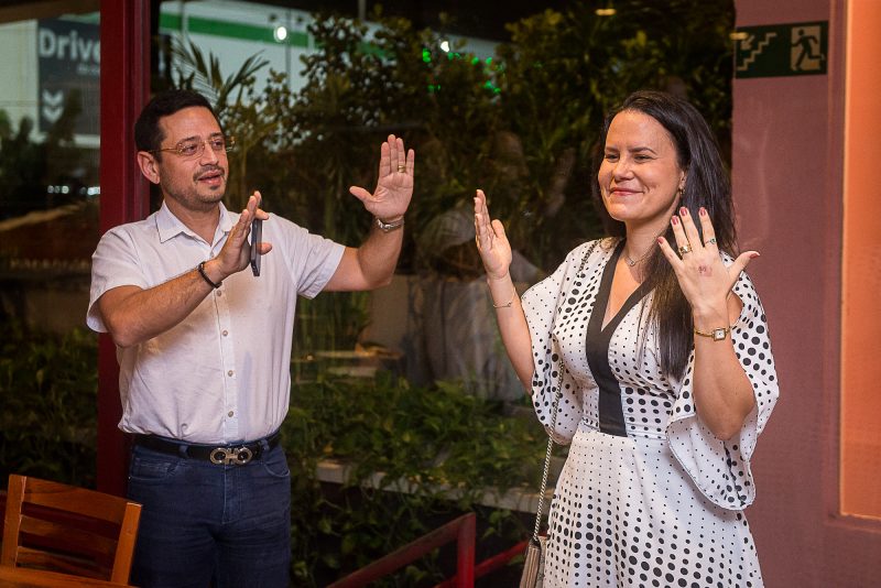 B-day - Em clima de alegria, Daniela Valente ganha festa surpresa para celebrar sua troca de idade