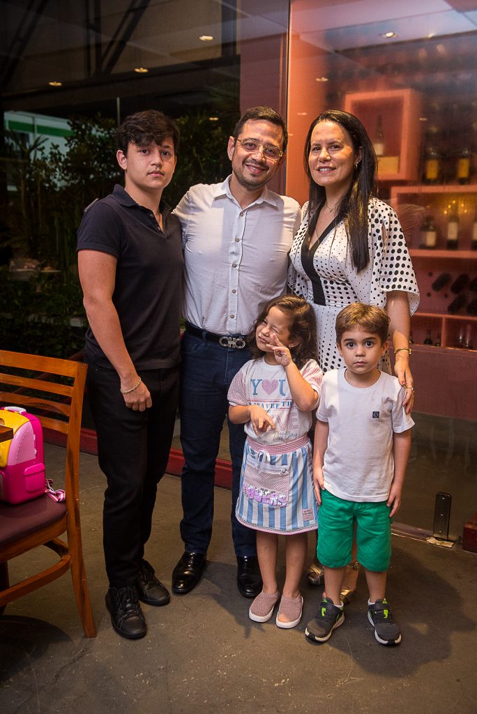 
				Ricardo Neto, Ricardo, Stela, Daniela Valente e Davi Noleto 
				