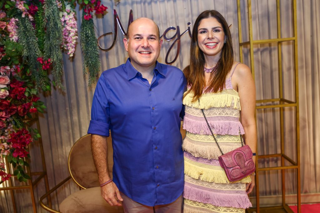 Roberto E Carol Bezerra