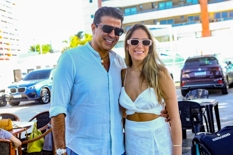 Samba in Bossa - Sunset do Iate Clube de Fortaleza ferve ao som da linda voz da cantora Larissa Leite