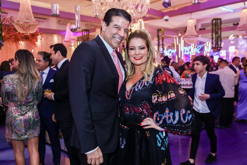 DÉBUT - Herdeira de Vanessa e Mário Queirós, Natália celebra seus 15 anos com festa digna de contos de fadas