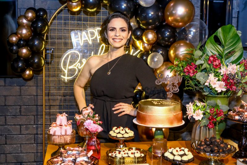 Sessão Happy Birthday - Em clima de alegria e alto-astral, Sarah Mota celebra troca de idade no Coktelitas
