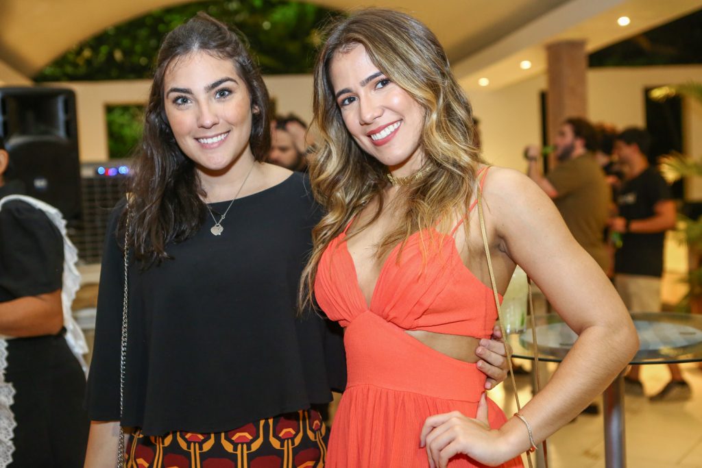 Sarah Marconi E Victoria Macedo