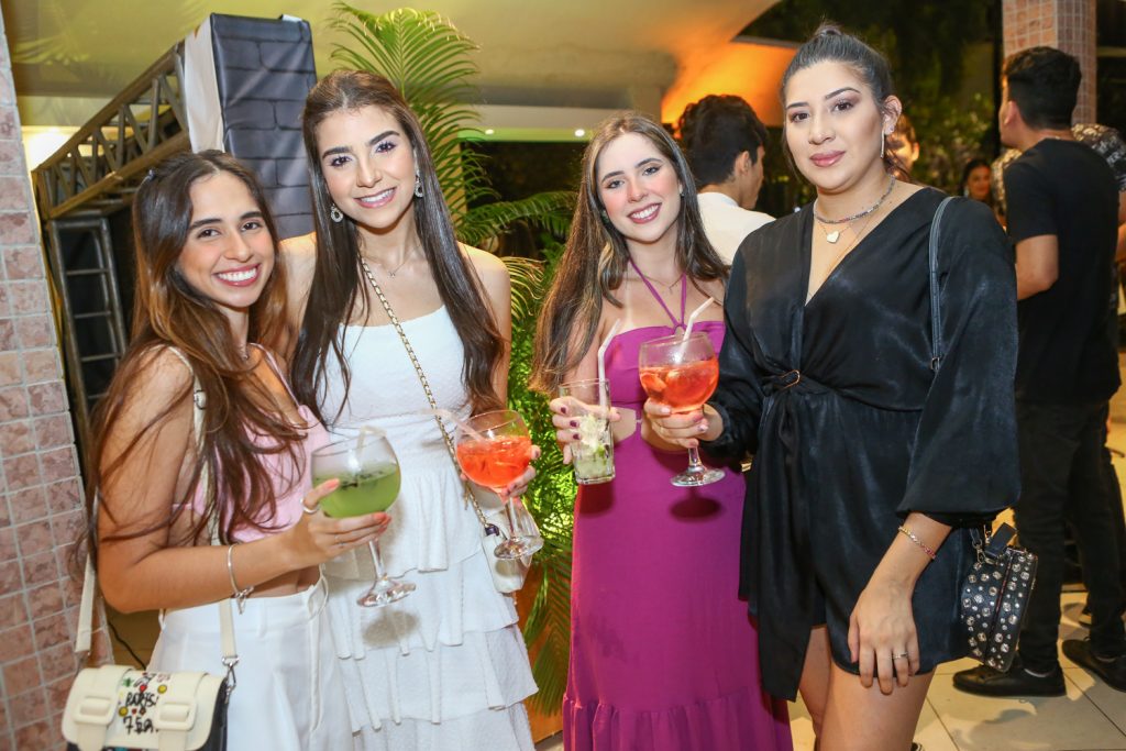 Thais Correia,caroline Cavalcante,larissa Cabral E Vitoria Liz (2)
