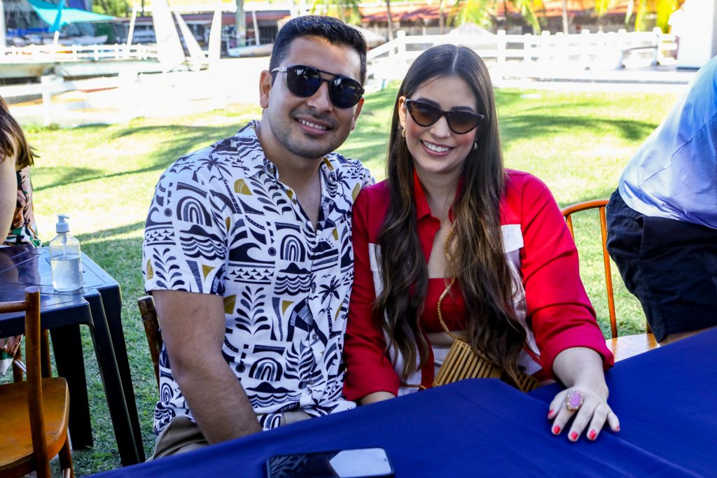 Victor Feitosa E Gabriela Oliveira