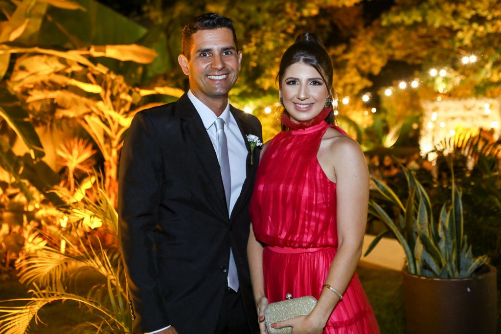 Victor Rodrigues E Karla Bezerra