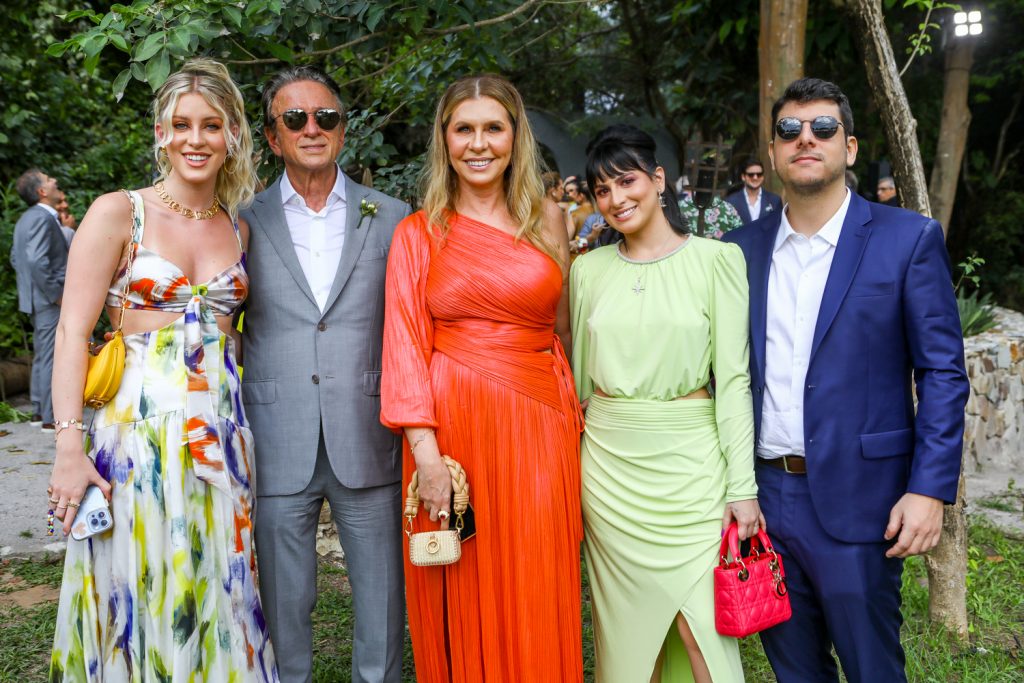 Victoria Arrais, Erivaldo Arrais, Alessandra Fontes, Lorena Quezado E Pedro Fontes