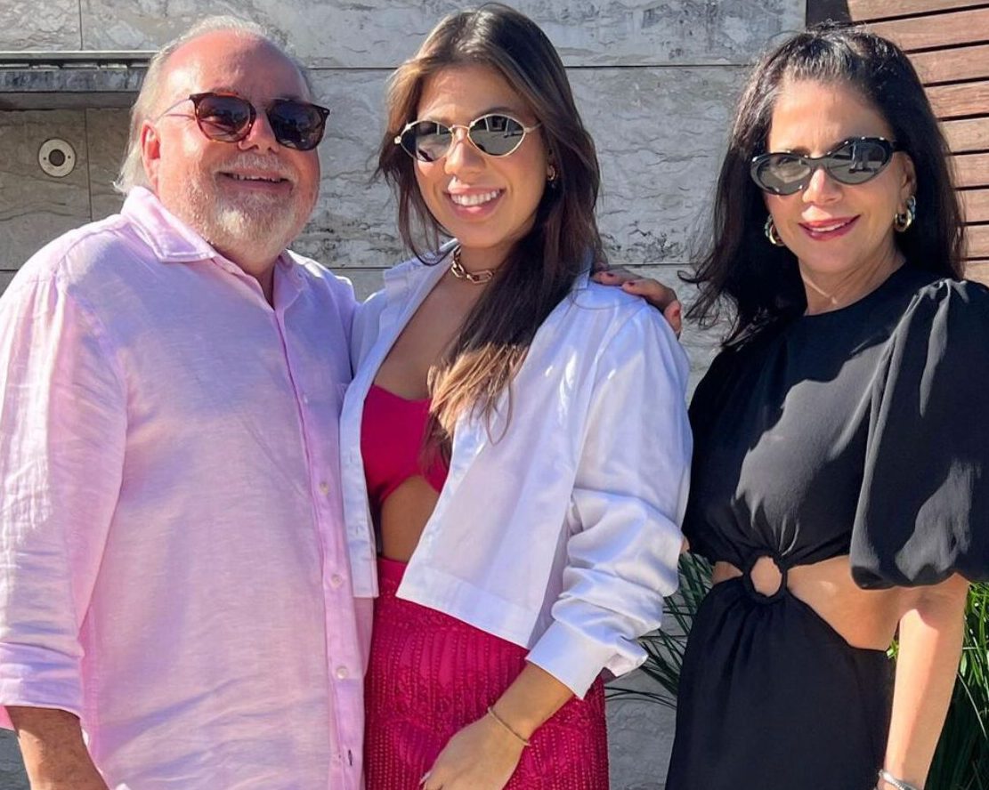 Maria Clara Negrão celebra troca de idade com muita alegria e alto-astral ao lado de amigos e familiares