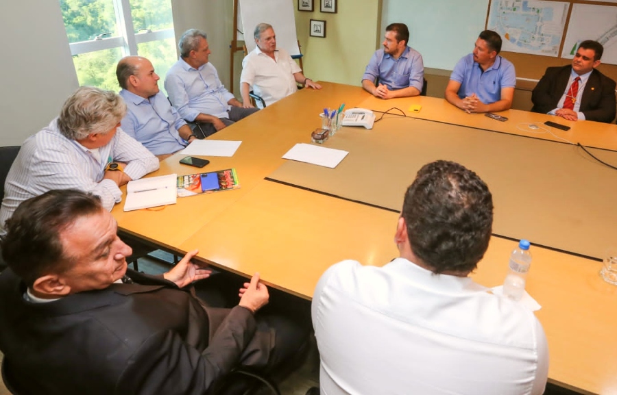 Roberto Cláudio reúne-se com Sarto, Tasso, Amarílio e lideranças do PSDB