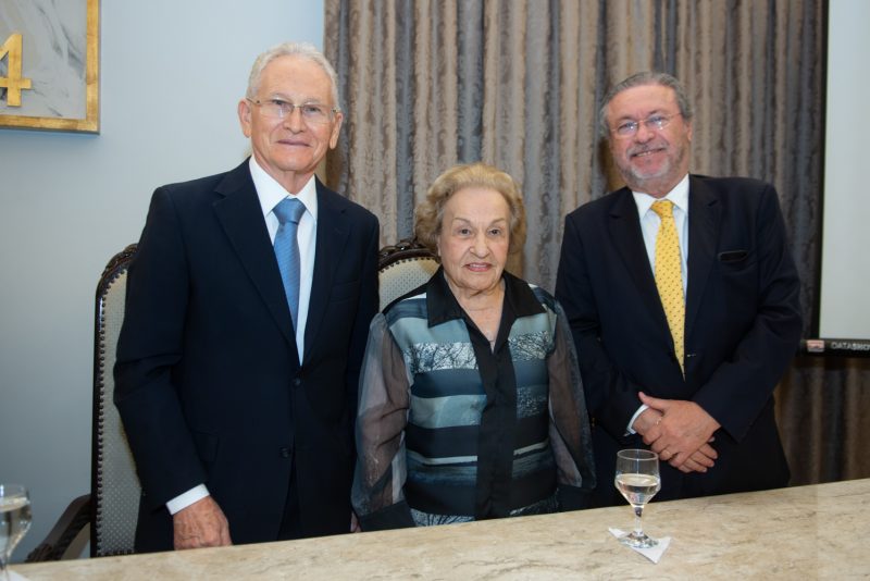 Instituição literária brasileira - Lúcio Alcântara reúne seletos convidados para solenidade comemorativa de 128 anos da Academia Cearense de Letras