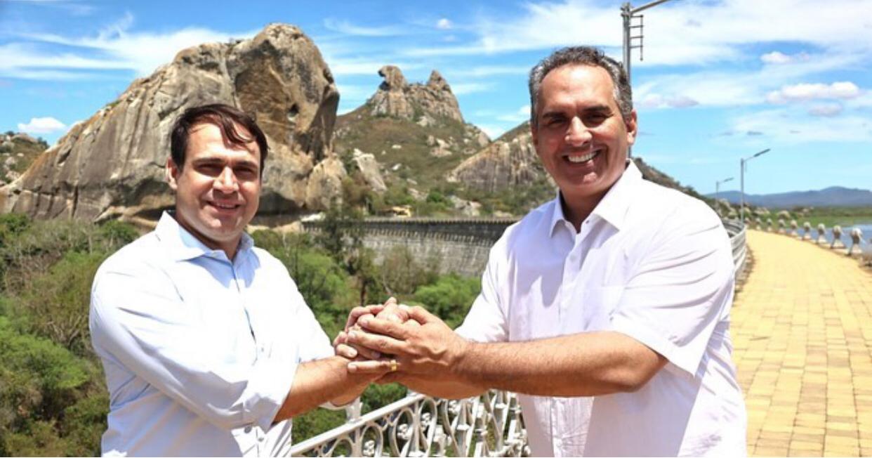 Prefeito Ricardo Silveira, de Quixadá, e os vereadores de sua base aliada fecham apoio à reeleição do deputado Salmito