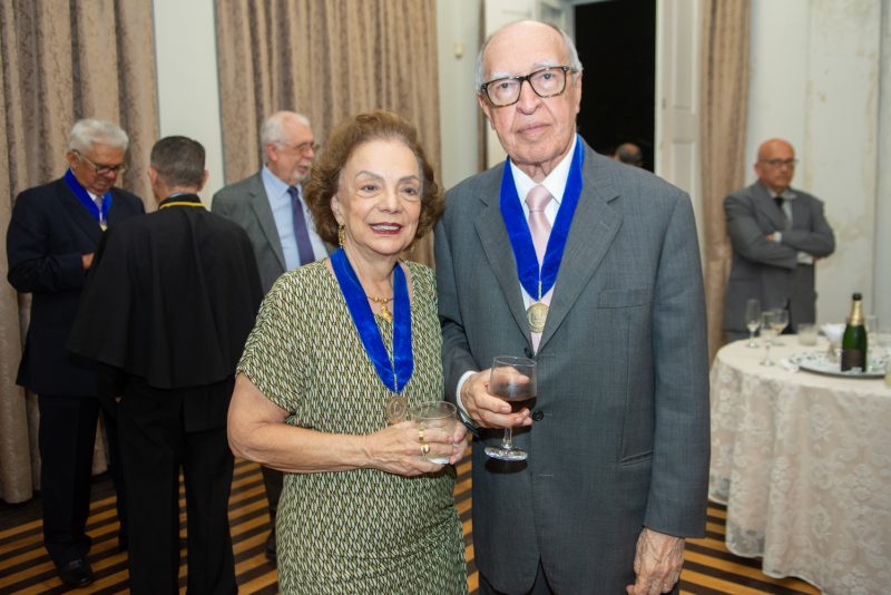 Instituição literária brasileira - Lúcio Alcântara reúne seletos convidados para solenidade comemorativa de 128 anos da Academia Cearense de Letras