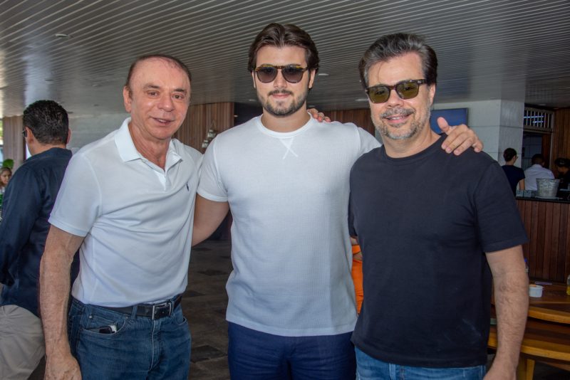 Sol e lazer - Boa música, alegria e comemorações dão a tônica da domingueira do Iate