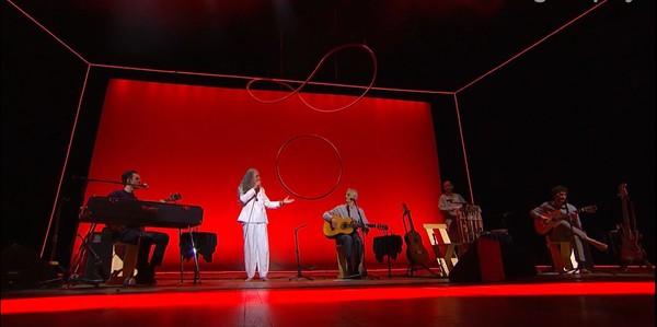 Caetano Veloso reúne famosos em seu show de aniversário