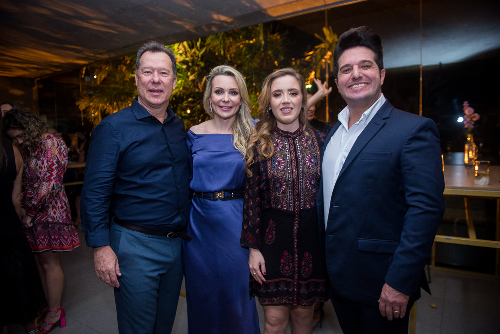 Carlos, Rebeca Fujita, Isabella Ney E Pedro Gurjão