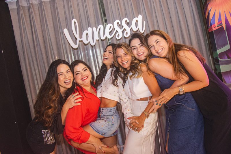 B-Day - Vanessa Queirós ganha festa surpresa articulada por suas amigas no Vasto Restaurante