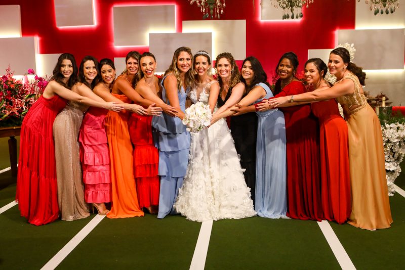 Chuva de arroz - Alegria e emoção dão a tônica do casamento de Evyly Melo e Michell Souza