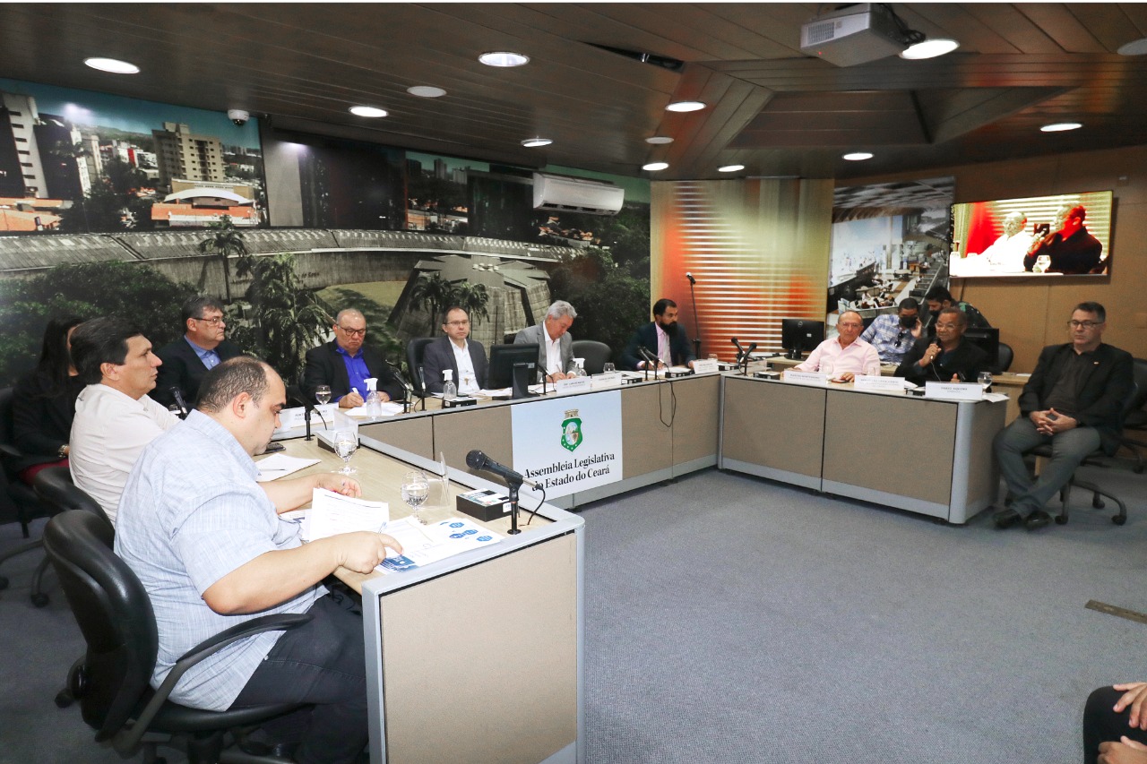 Deputado Carlos Matos apresenta projeto de lei permitindo uso de drone no controle de pragas, atendendo pedido de entidades da cotonicultura do Ceará Deputado Carlos Matos apresenta projeto de lei permitindo uso de drone no controle de pragas, atendendo pedido de entidades da cotonicultura do Ceará