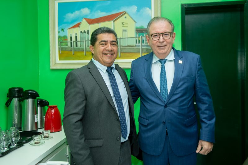 Reconhecimento - Ricardo Cavalcante é homenageado com a Medalha Ivens Dias Branco na Câmara Municipal de Maracanaú