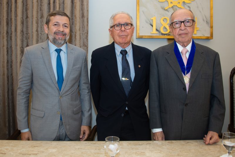 Instituição literária brasileira - Lúcio Alcântara reúne seletos convidados para solenidade comemorativa de 128 anos da Academia Cearense de Letras