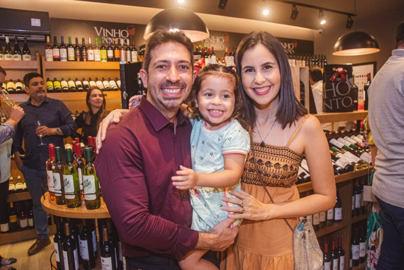 Wine Bar - Felipe Adjafre e Rafael Chuck reúnem convidados especiais para coquetel de inauguração da Vinho & Ponto