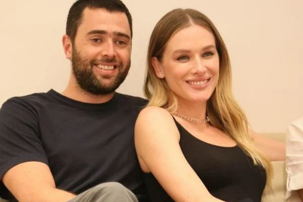 Fiorella Mattheis e Roberto Marinho Neto esperam seu primeiro herdeiro Fiorella Mattheis e Roberto Marinho Neto esperam seu primeiro herdeiro