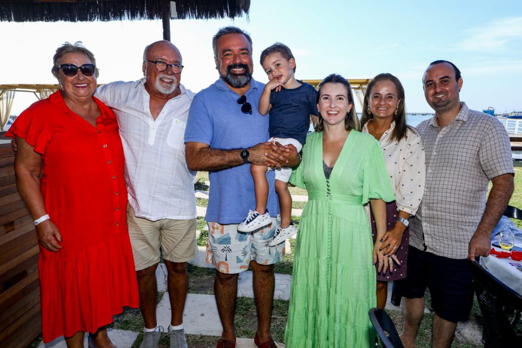 
				Heloisa, Eduardo, Eduardo Filho, Eduardo Neto e Ingrid Pragmaço, Narriman Borges e Bayard Borges 
				