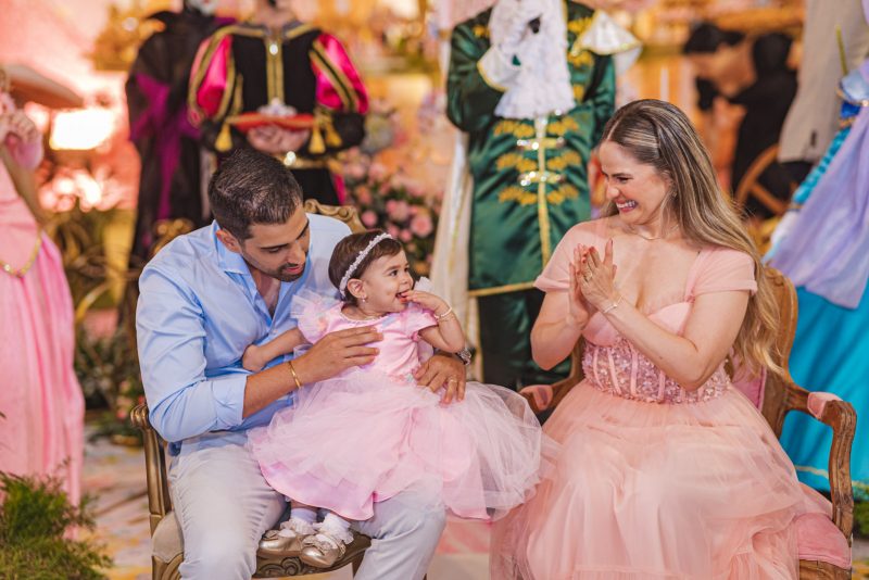 Rá-Tim-Bum - Em clima de alegria, Larissa e Igor Pinto festejam o 1º aninho de Laura