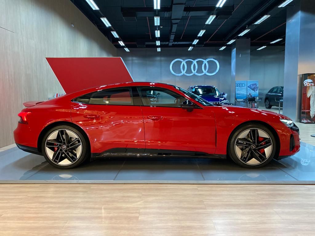Supermáquina alemã à venda na Audi Fortaleza