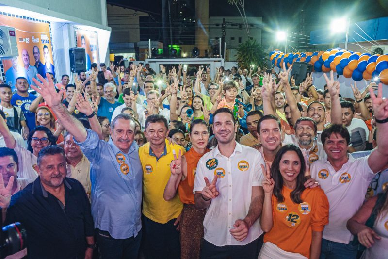 Eleições 2022 - Eduardo e Guilherme Bismarck inauguram comitê de campanha ao lado do vice-prefeito Élcio Batista e de Carol Bezerra