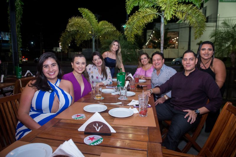 Música e diversão - Bruna Ene Solta a voz na inauguração do Palco Tanqueray no Savú Parrilla