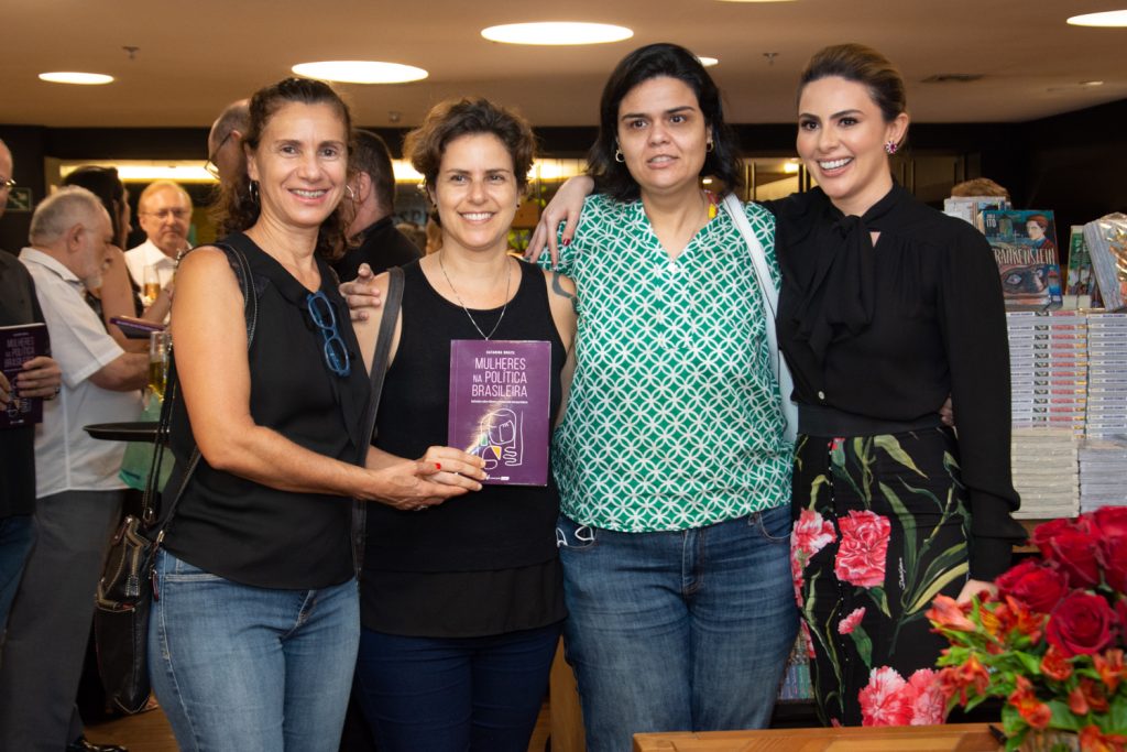 Ivana Queiroz Bello, Larissa Bello, Izabel Cavalcante E Izabel Cavalcante E Katarina Brazil (1)