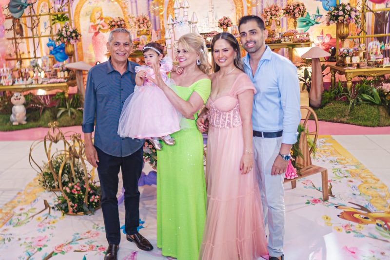 Rá-Tim-Bum - Em clima de alegria, Larissa e Igor Pinto festejam o 1º aninho de Laura