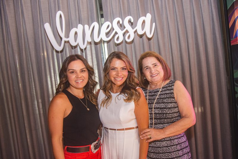 B-Day - Vanessa Queirós ganha festa surpresa articulada por suas amigas no Vasto Restaurante