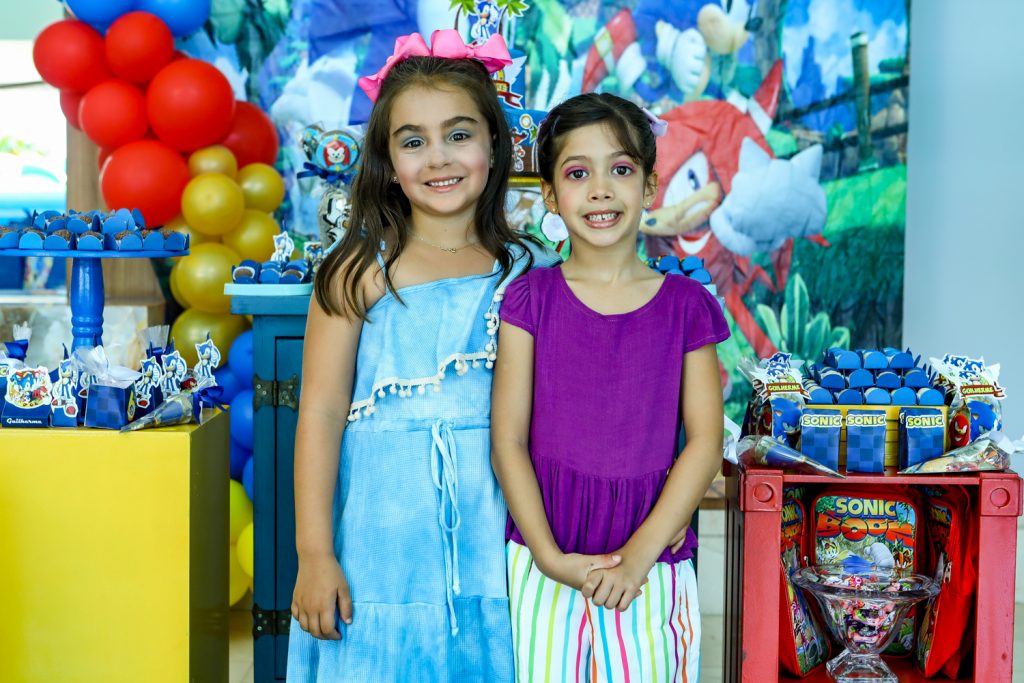 Lara Bertani E Lis Borges