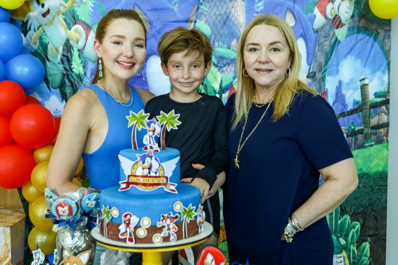 RÁ-TIM-BUM - Com muita alegria e diversão, Larissa Fujita e Rodrigo Furtado celebram o sexto aniversário de Guilherme