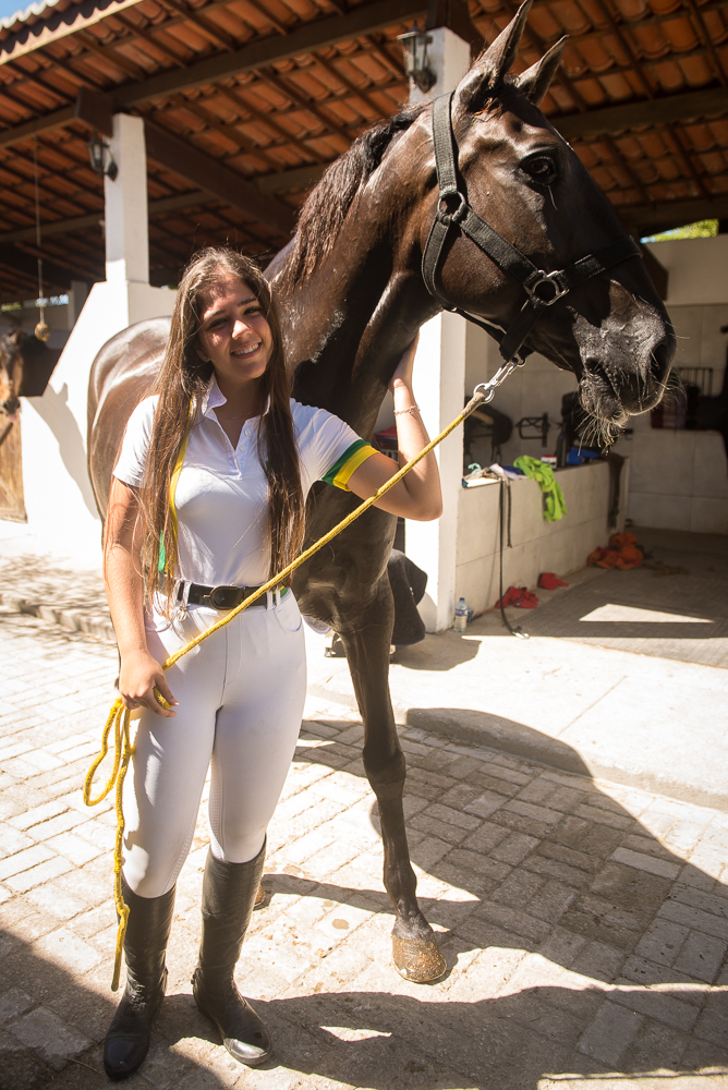 Lívia Holanda Magalhães (24)