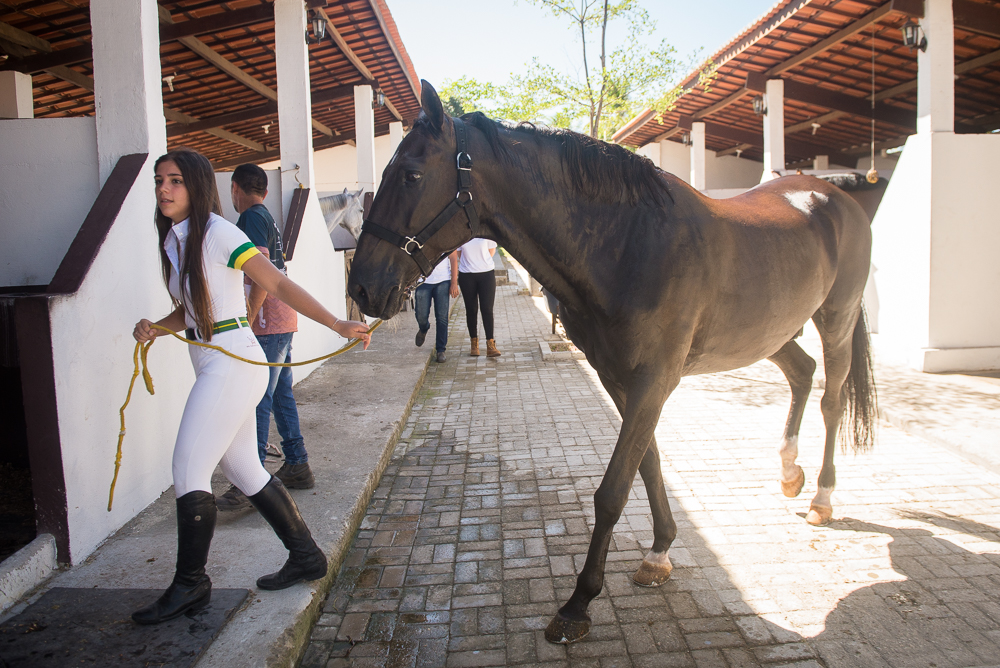 Lívia Holanda Magalhães (29)