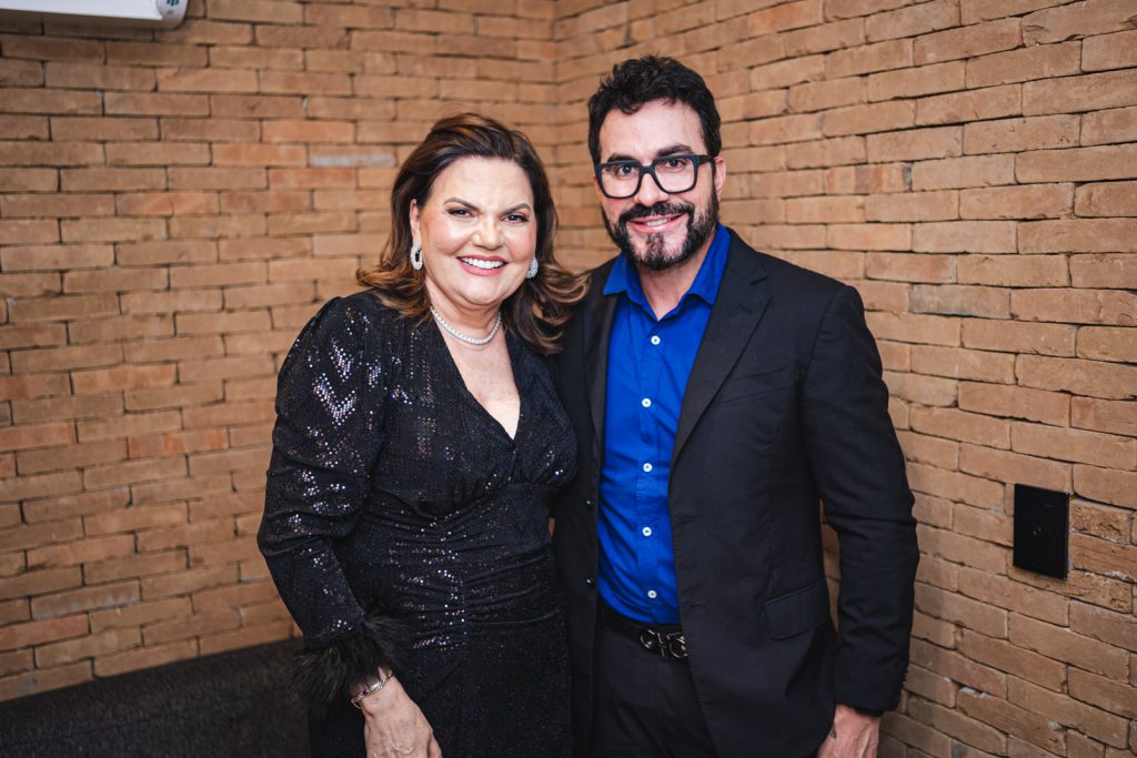 Luisiane Esteves E Padra Fabio De Melho