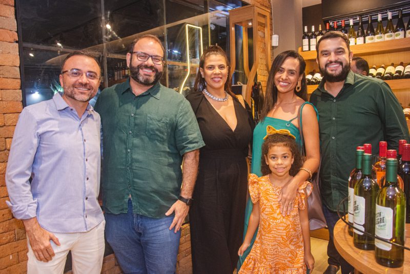 Wine Bar - Felipe Adjafre e Rafael Chuck reúnem convidados especiais para coquetel de inauguração da Vinho & Ponto