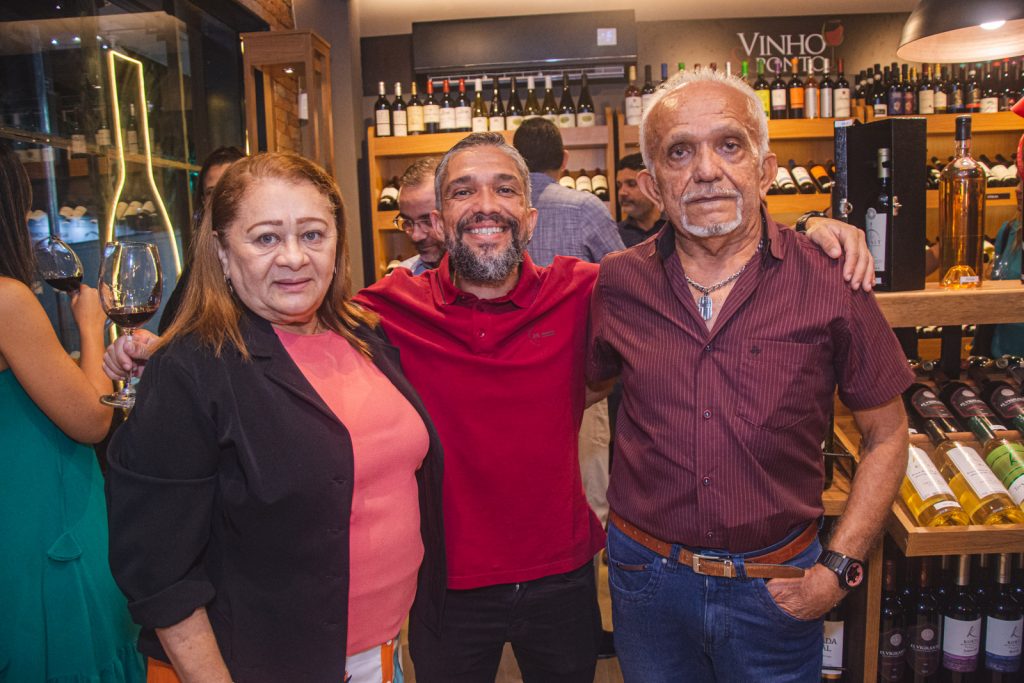 Maria Helena Viana, Rafael Chuck E Jacob Lima