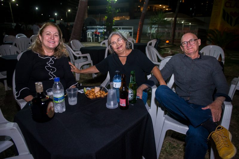 TURNÊ GIRASSOL - Flávio Venturini solta a voz e encanta o público no Iate Clube de Fortaleza