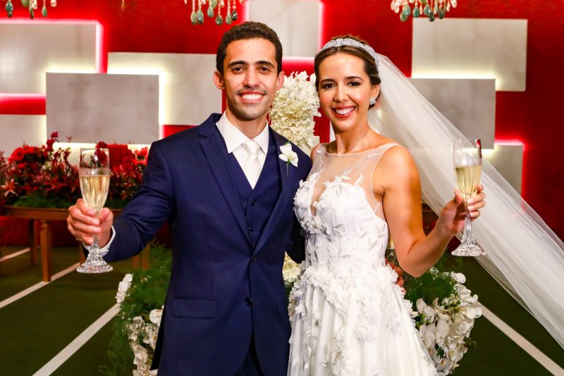 Chuva de arroz - Alegria e emoção dão a tônica do casamento de Evyly Melo e Michell Souza